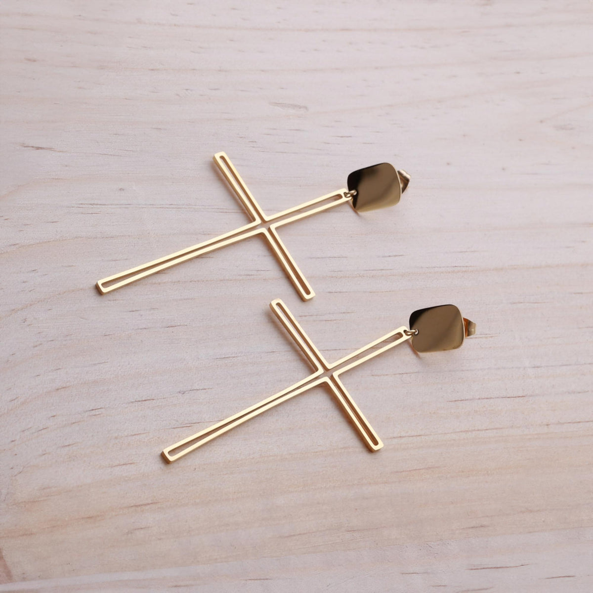 Pendientes Crucifijo